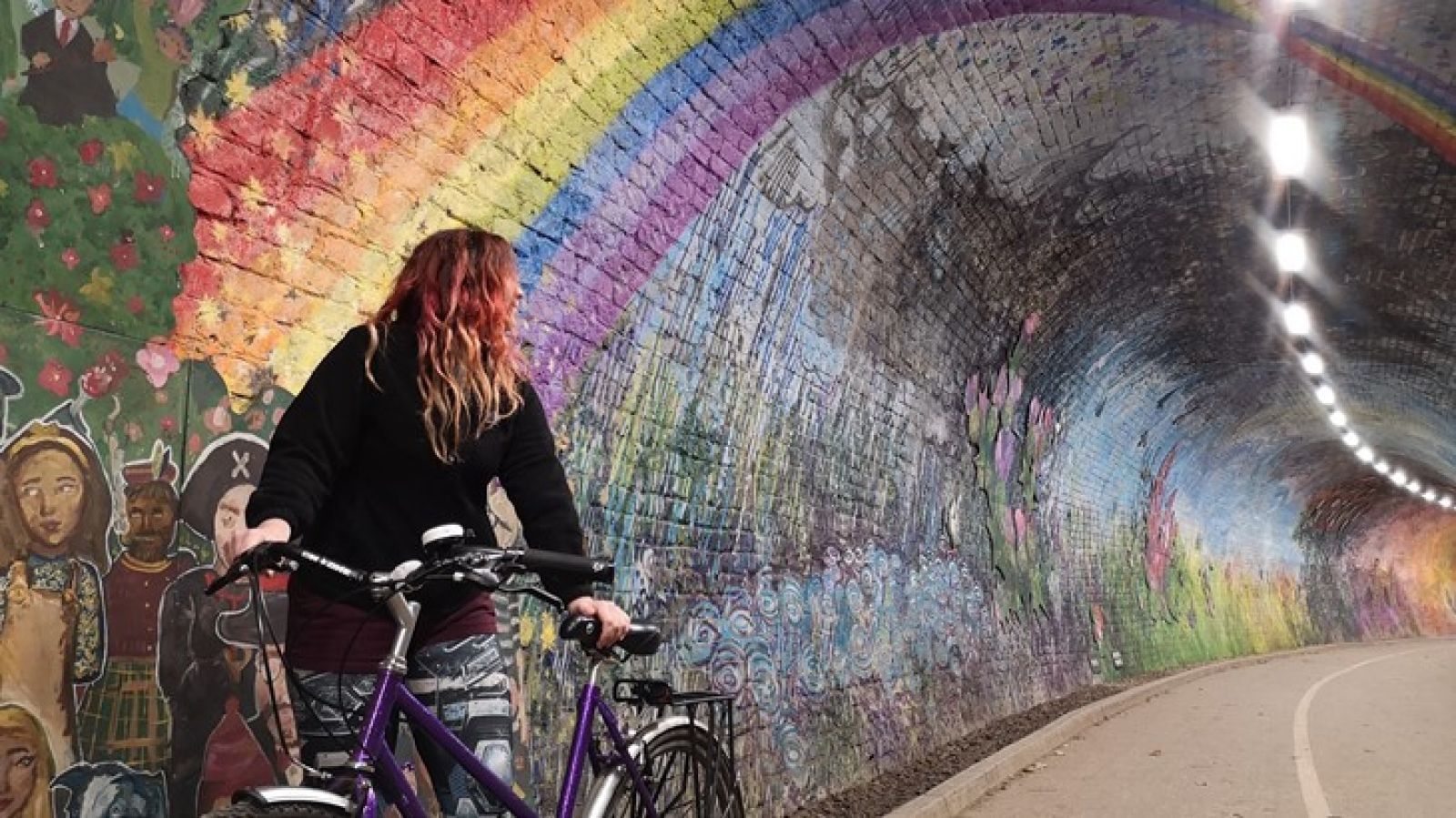 Mural in Colinton cycle tunnel in Edinburgh banner image