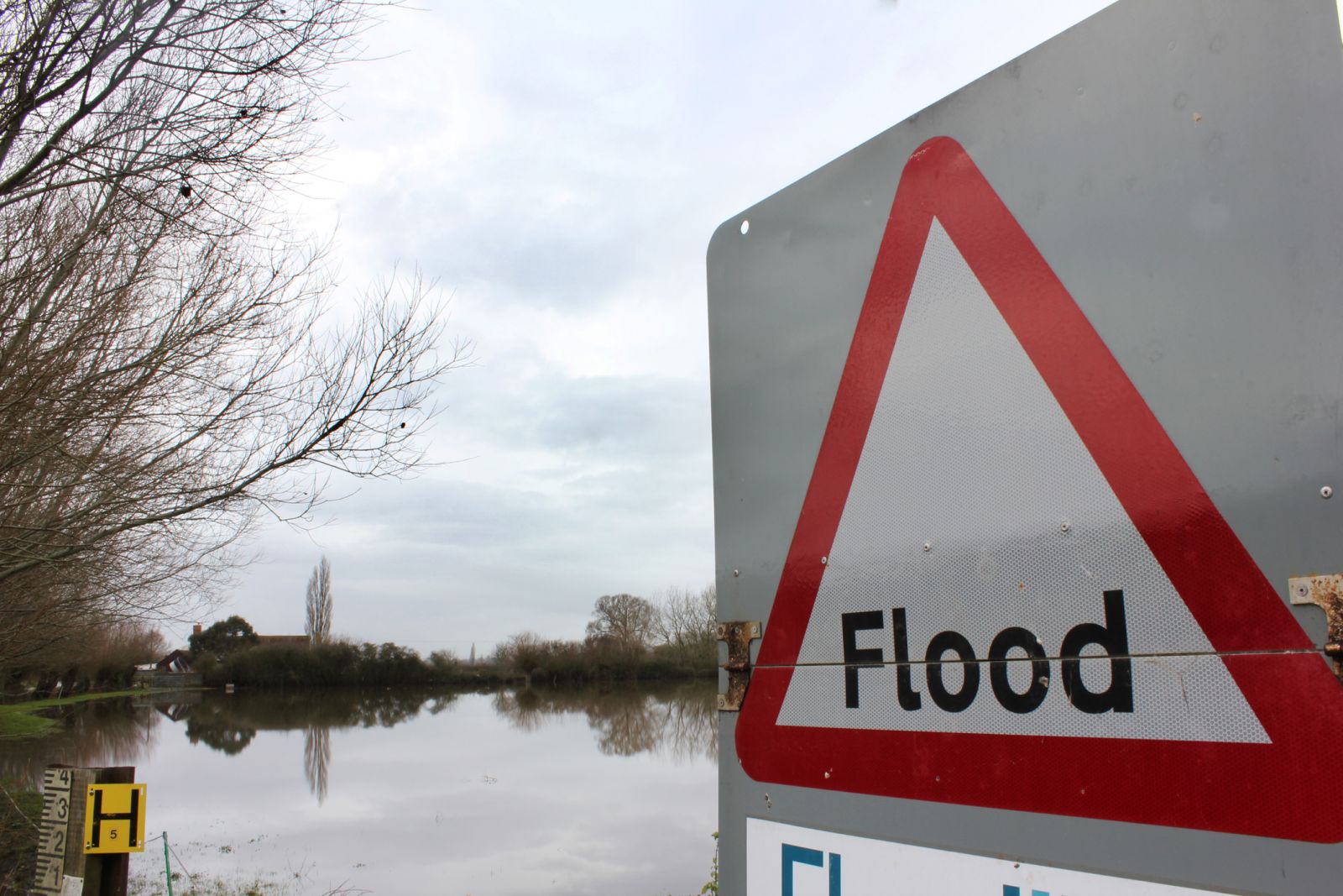 Flood warning road sign banner image